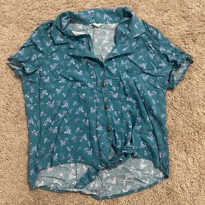 Pre owned blue floral button-up shirt with a tie front Aeropostale small